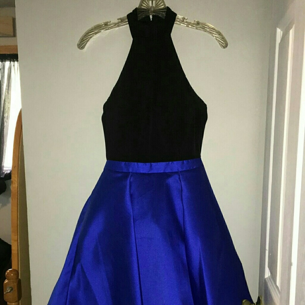 Formal dress.POCKETS!